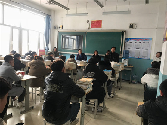 一堂别开生面的思政课--校企双方共同开展职业发展和就业指导活动