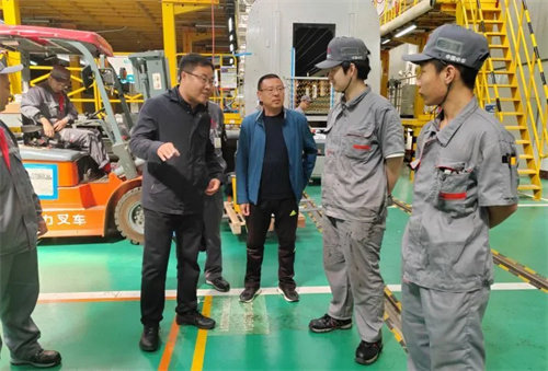 深入企业调研 关注实习学生——丰润区职教中心党委书记亲自带队赴中车集团调研