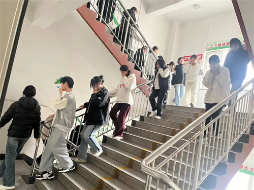 守护生命 防患未然------丰润职教中心安全逃生疏散演练活动纪实