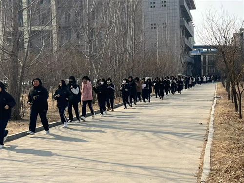 筑牢安全防线 守护生命通道 ——丰润区职教中心开展学生宿舍逃生疏散演练活动