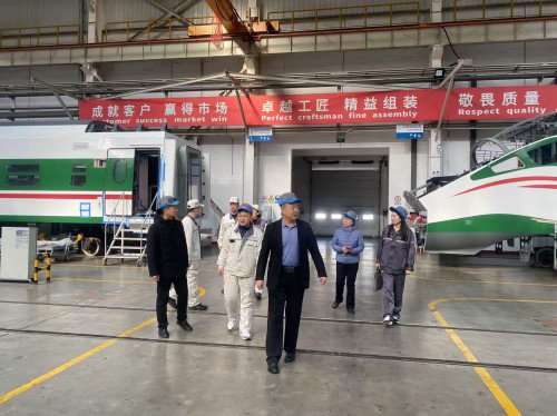 躬行践学砺匠心 校企共育启新篇 ——丰润区职教育中心校领导慰问入企实践学生